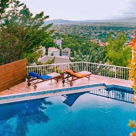 Politia Villa
